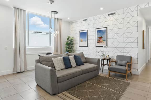 Elegant SoBe 2 Bedroom Apartment