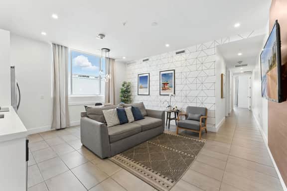 Elegant SoBe 2 Bedroom Apartment