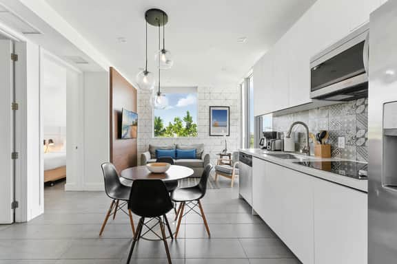 Stylish 2-Bed Oasis in Prime South Beach