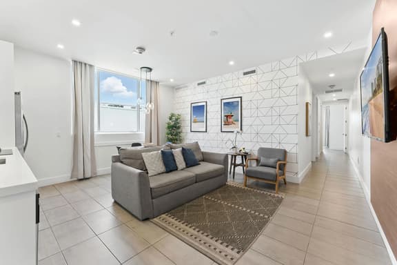 South Beach Oasis, Stylish 2-Bed Retreat